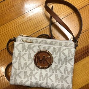 Michael kors cross body purse